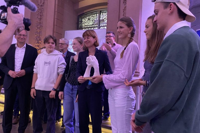 "Die drei Ring e.V." spendet and "arche E trans e.V."